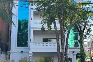 Nico’s Hotel And Skybar