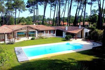 민박 La Villa Des 3 Pins