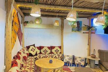 تختخواب و صبحانه Tizaou Guest House