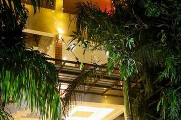 בית מלון כפרי Amarkantak Inn & Maikal Restaurant