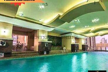 هتل Near Us Embassy X Free Unlimited Pool, Massage & Sauna Access X Promo This Month! Explore Deluxe Stu