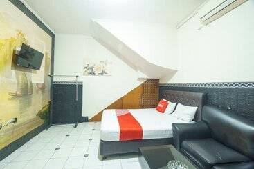 Отель Oyo 93132 Modom Homestay