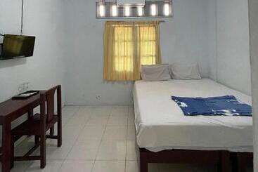 هتل Oyo 93178 Homestay Pakmuklis Syariah
