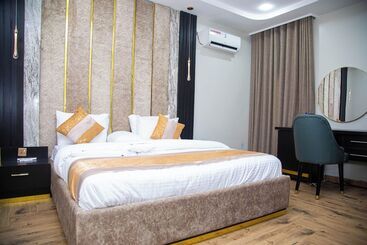 Modelo Hotel And Suites