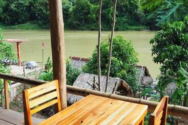 پانسیون Meexok River View