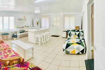 پانسیون Tonga Cottage   Private Rooms With Shared Facilities