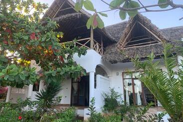 אתר נופש Zi Villa Garden Cottage 2 And 3