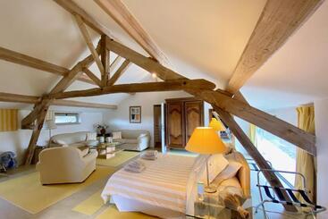 Bed and Breakfast Domaine De Treilles