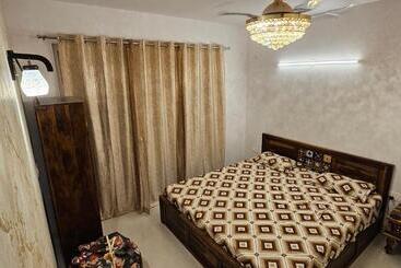 住宿加早餐  La Grandiose Luxury Serviced Apartments