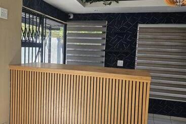 Bed and Breakfast Yello Guest House Ce2