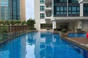 هتل آپارتمان Bgc Staycation At Casa Lucca 200mbps Wifi