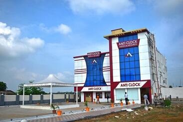 ホテル Anticlock Suites & Resorts