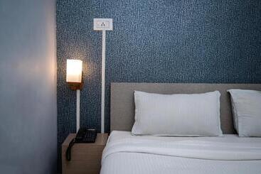 בית מלון כפרי Town & Country Inn Guwahati