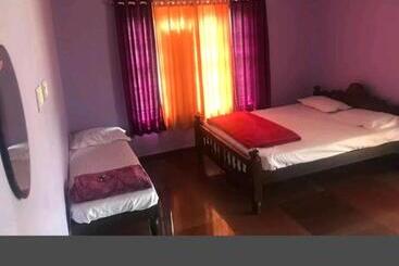 פנסיון Jungle View Home Stay