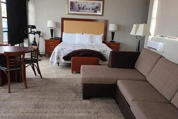 Пансион Panoramic Penthouse Downtown