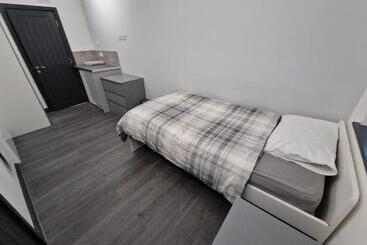 پانسیون Room On Southall High Street