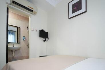 Amrise Hotel, Check In At 10pm, Check Out At 9am