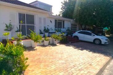 مبيت وإفطار 11 On Orange