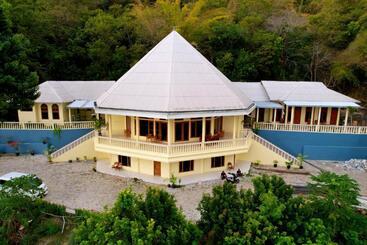 Frans Bernadus Hotel And Resto