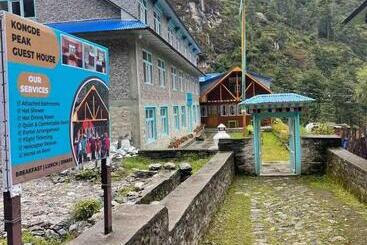 فندق Kongde Peak Guest House