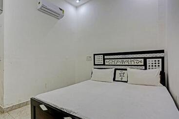 בית מלון כפרי Oyo Ajay Guest House