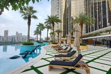 هتل Yoho Treasure Island