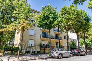 Neuilly Sur Seine Calme Et Lumineux. B&b. 3 Chambres
