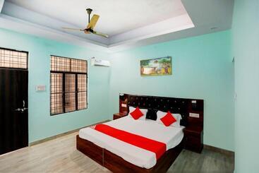 Oyo Flagship Hotel Royal Suv Galaxy