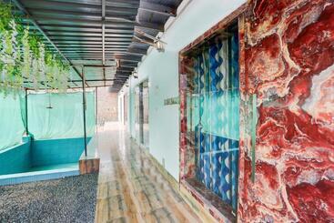 بنسيون Spot On Monsoon Lilly Resort