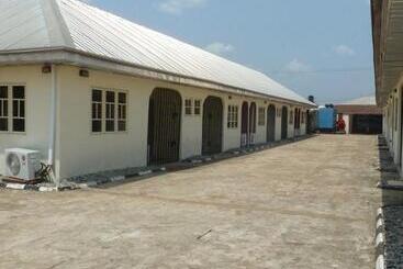 بنسيون Room In Lodge Vision Serviced Apartments