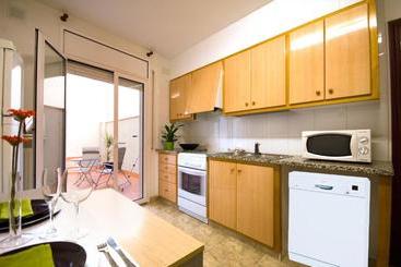 هتل Apartments Figueres