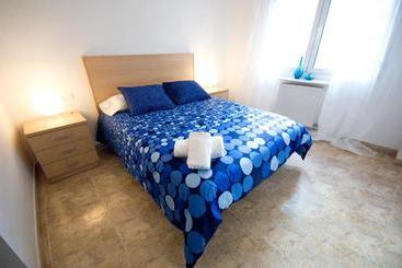 هتل Apartments Figueres