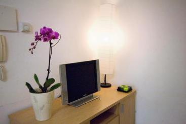 هتل Apartments Figueres