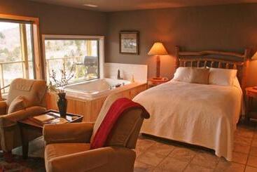 فندق Beaver Lakefront Cabins   Couples Only Getaways