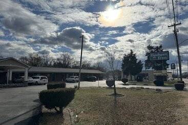 בית מלון כפרי Budget Inn Danville