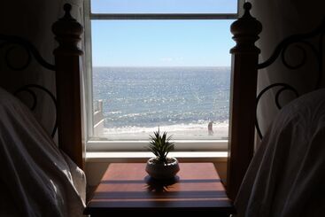 酒店 By The Sea Guests Bed & Breakfast & Suites