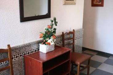 هتل Hostal El Emigrante
