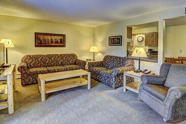 فندق Lake Forest Resort