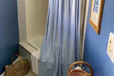 Lovett S Inn And Restaurant