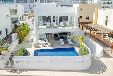 Oceanview Luxury Villa 100