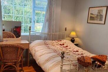 مبيت وإفطار Bracken Lodge