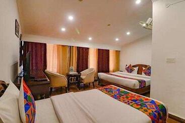 Fabhotel Stay Comfort Mall Road