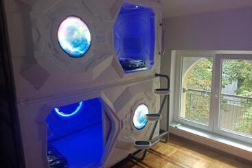 هتل کپسول Panda Victor Space Capsule Hostel Neo Nomad