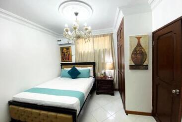 هتل Habitación A Cinco Minutos Del Aeropuerto Y Terminal Terrestre