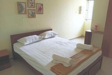 هتل Serene Deluxe Row Villa