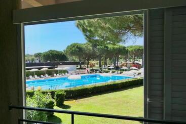 Апарт-отель Studio 3 Beds In Residence With Swimming Pool Bed And Bath Linen Included