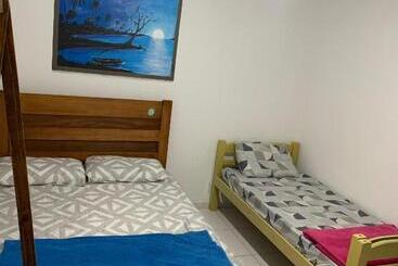 הוסטל Aloha Suites