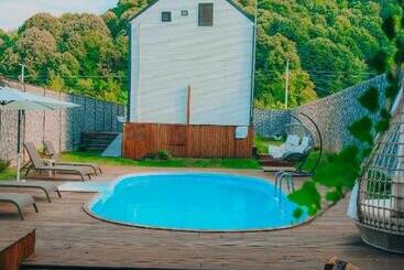 تختخواب و صبحانه Eksado Resort