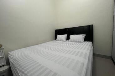 בית מלון כפרי Oyo 93074 Wisma Aliyah