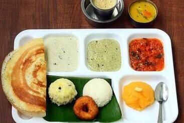 فندق Shriguru Guest House Akkalkot